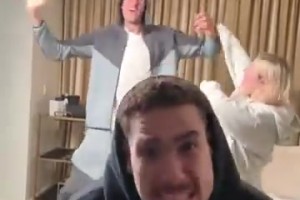 老队友关系紧密！独行侠鲍威尔与小巨人博班合拍抖音~